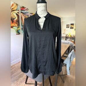 Ann Taylor Black Blouse Long Sleeved Top Size Small Ruffle collar